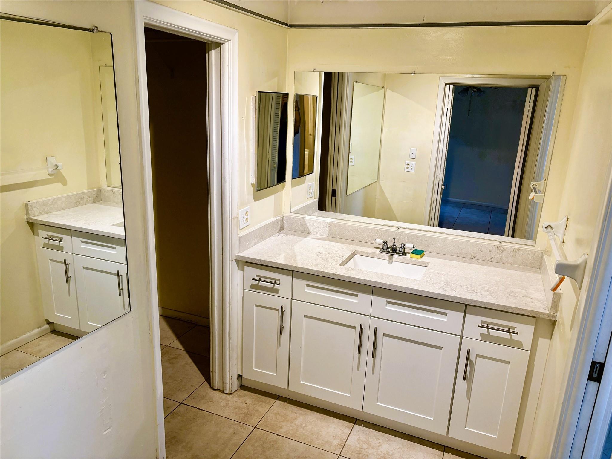 NEW ORLEANS VILLAS 81-21 - Residential Lease