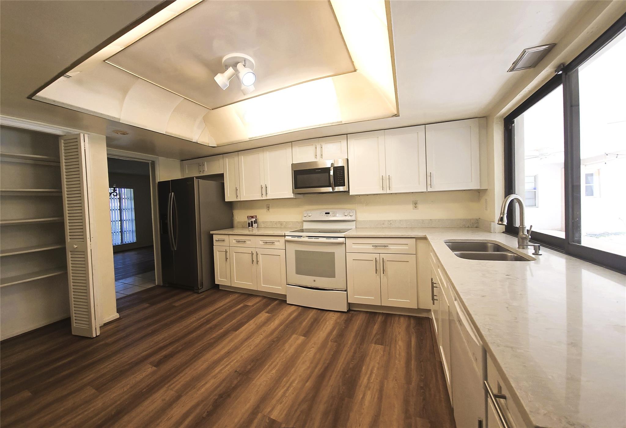 NEW ORLEANS VILLAS 81-21 - Residential Lease