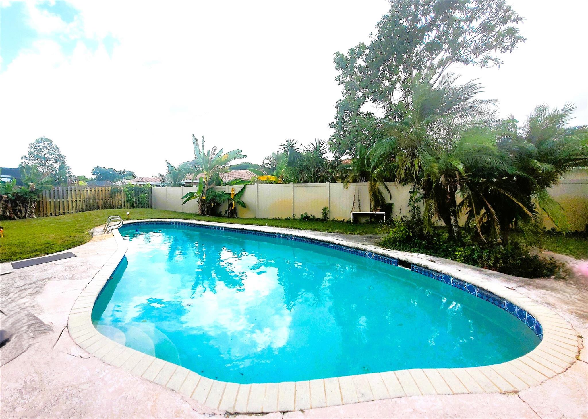 NEW ORLEANS VILLAS 81-21 - Residential Lease