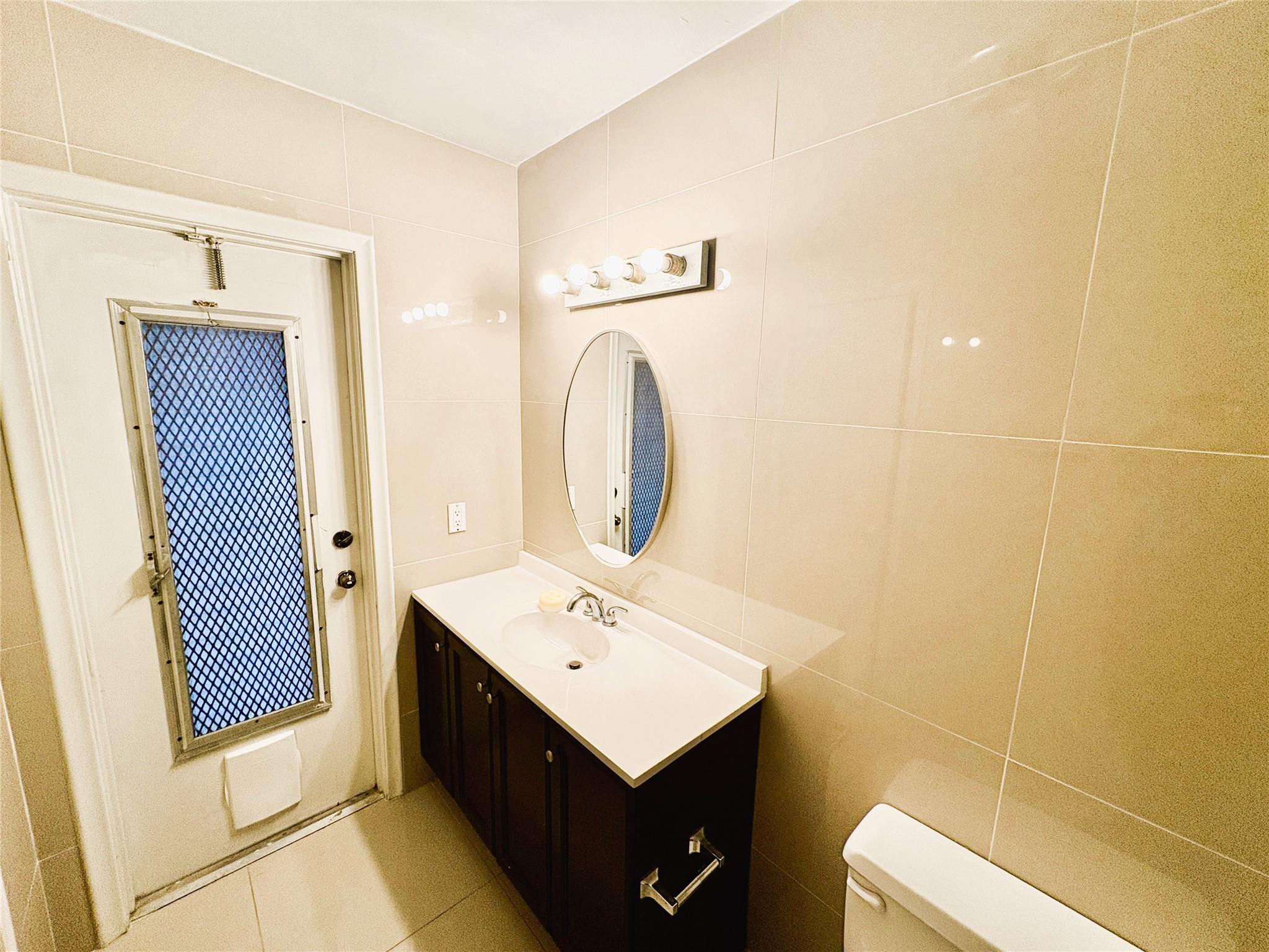 NEW ORLEANS VILLAS 81-21 - Residential Lease