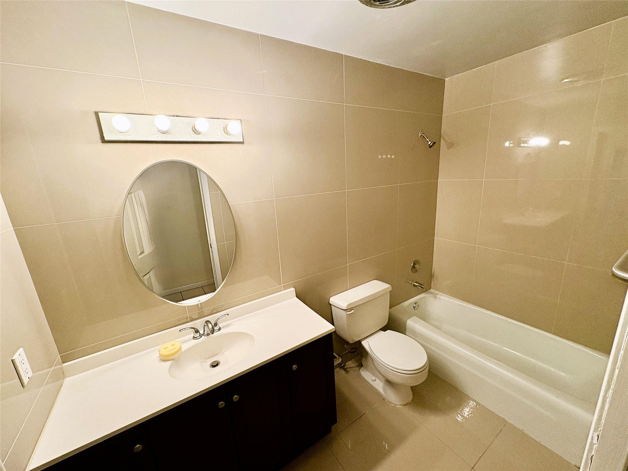 NEW ORLEANS VILLAS 81-21 - Residential Lease