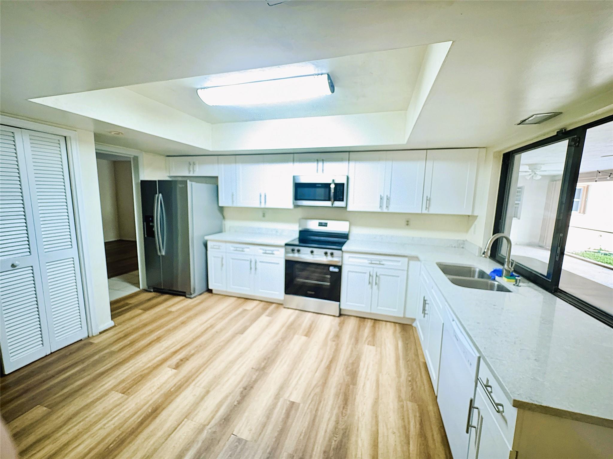 NEW ORLEANS VILLAS 81-21 - Residential Lease