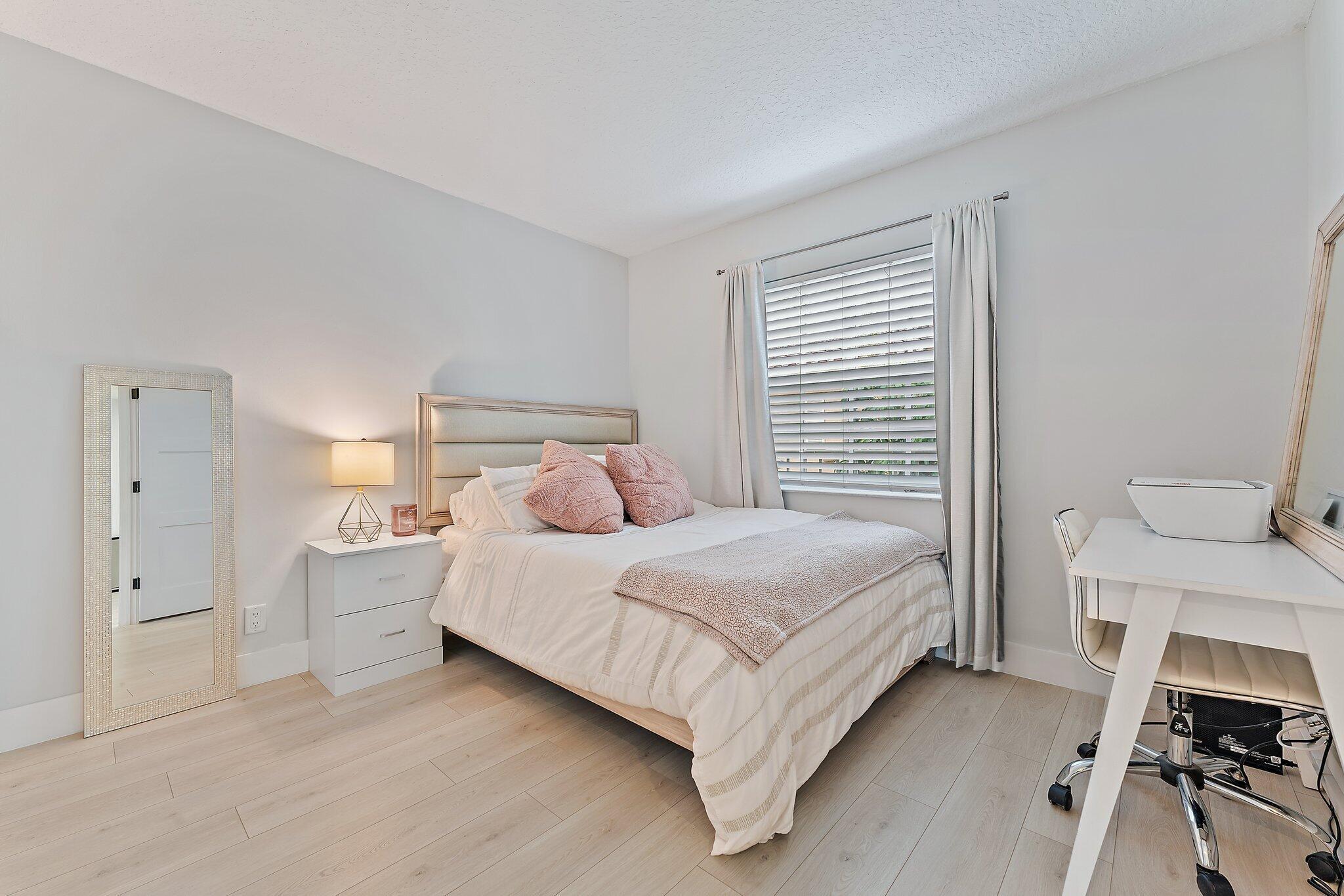 BAY REACH CONDO - Residential