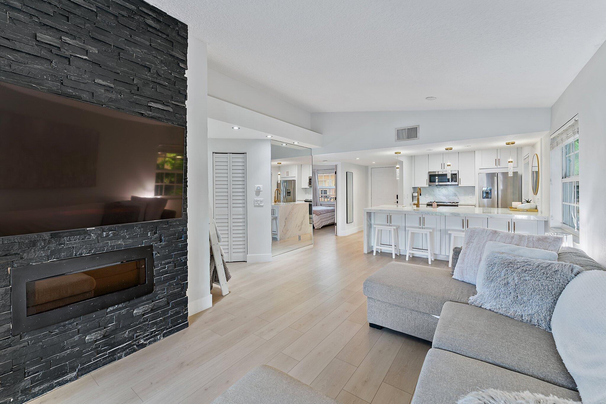 BAY REACH CONDO - Residential