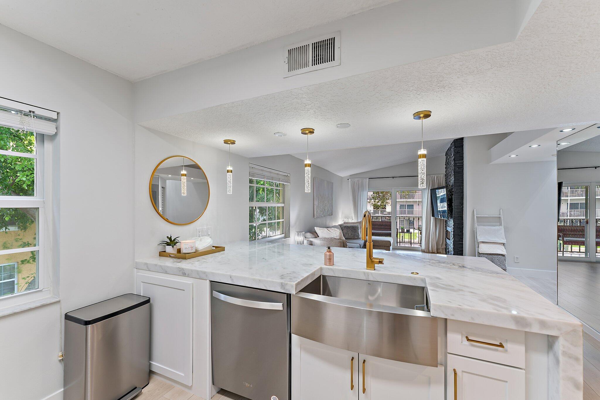 BAY REACH CONDO - Residential