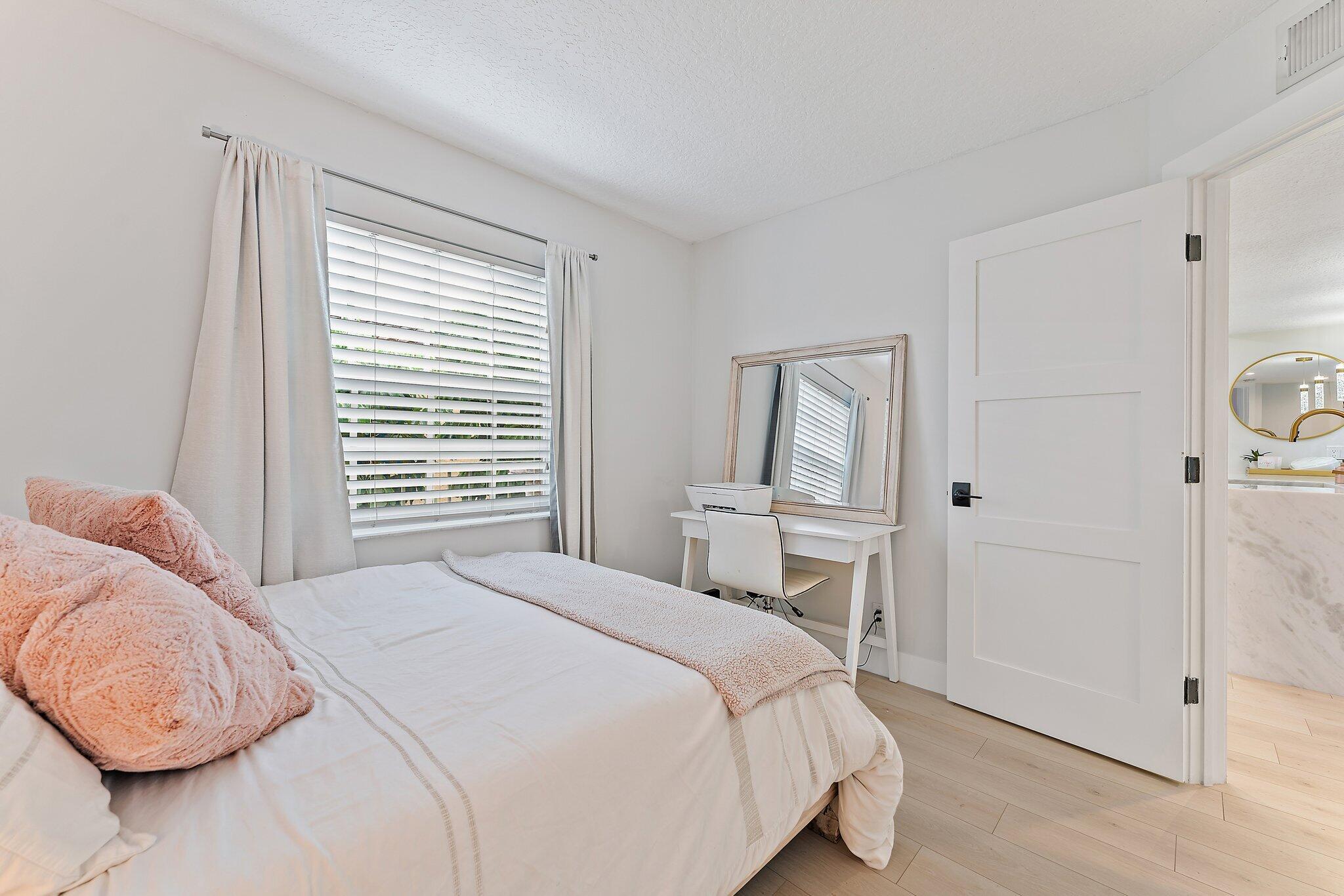 BAY REACH CONDO - Residential