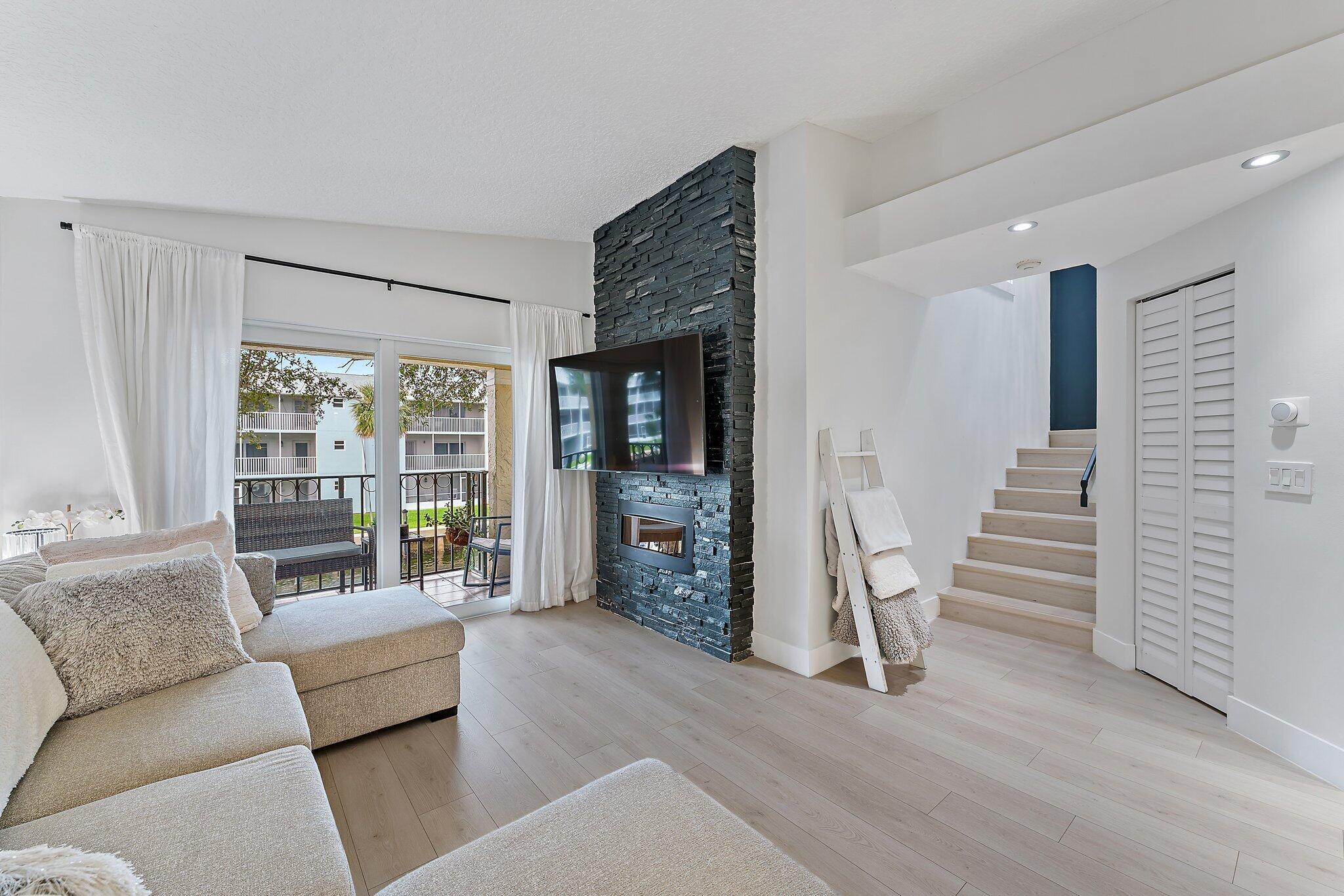 BAY REACH CONDO - Residential