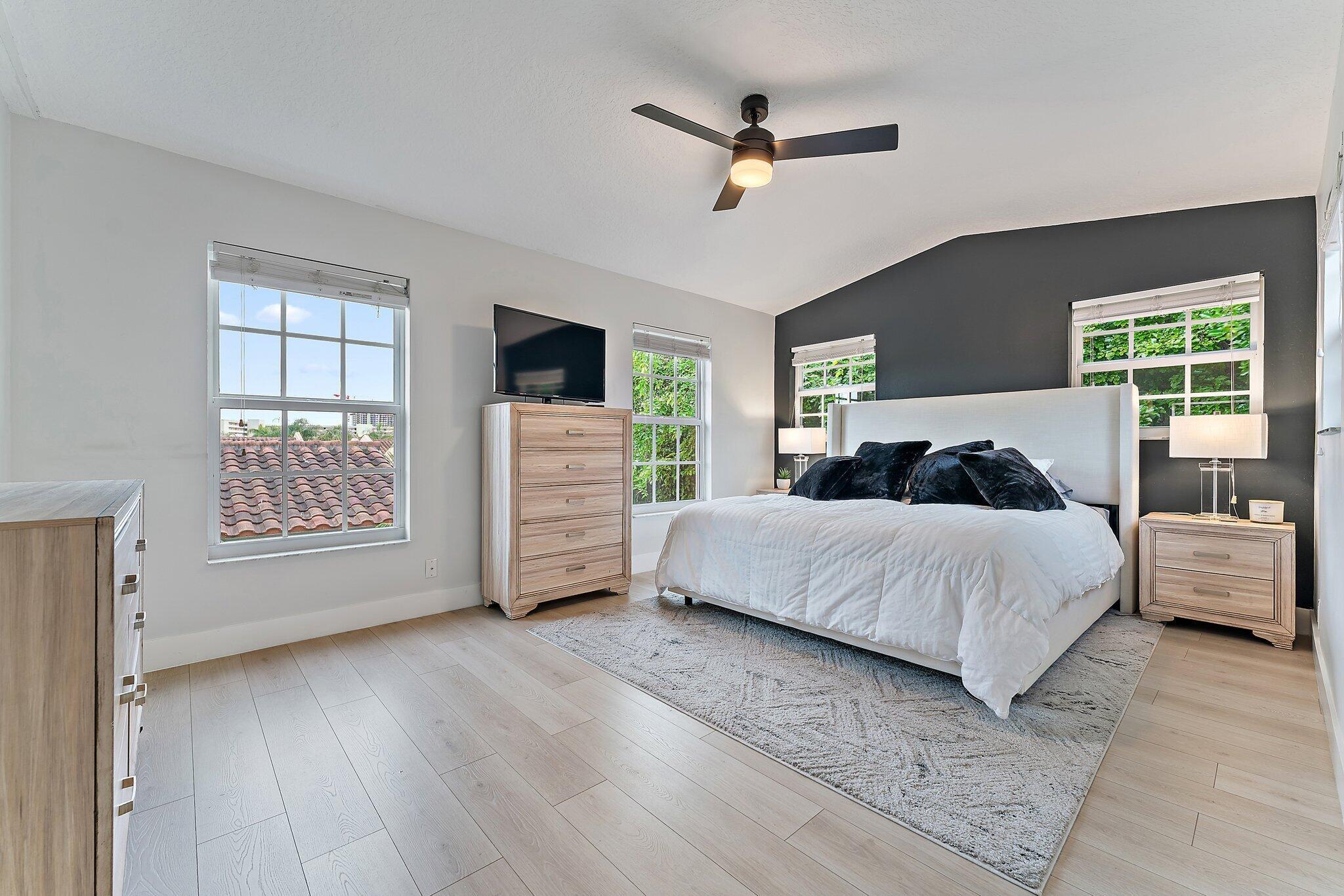 BAY REACH CONDO - Residential