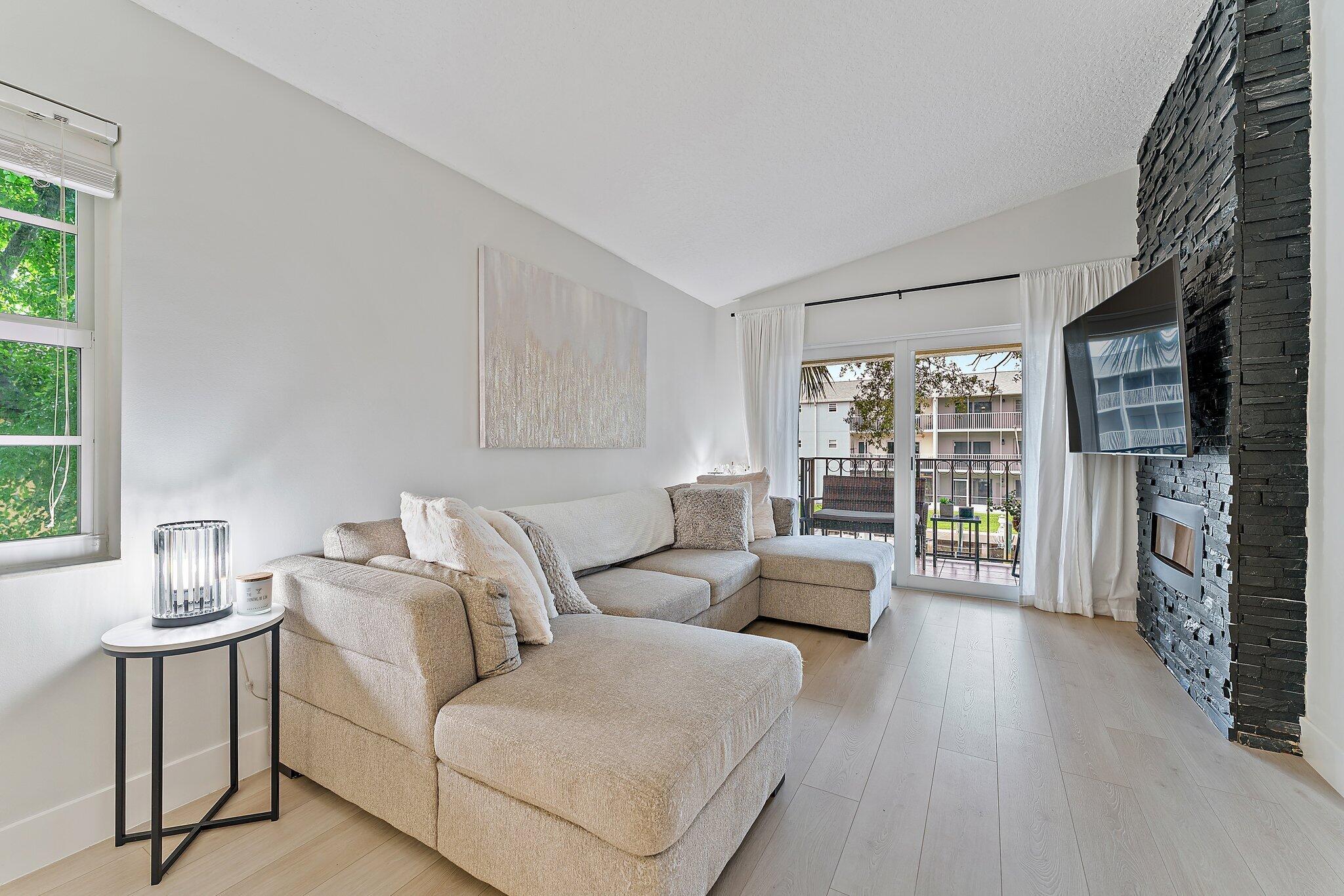 BAY REACH CONDO - Residential