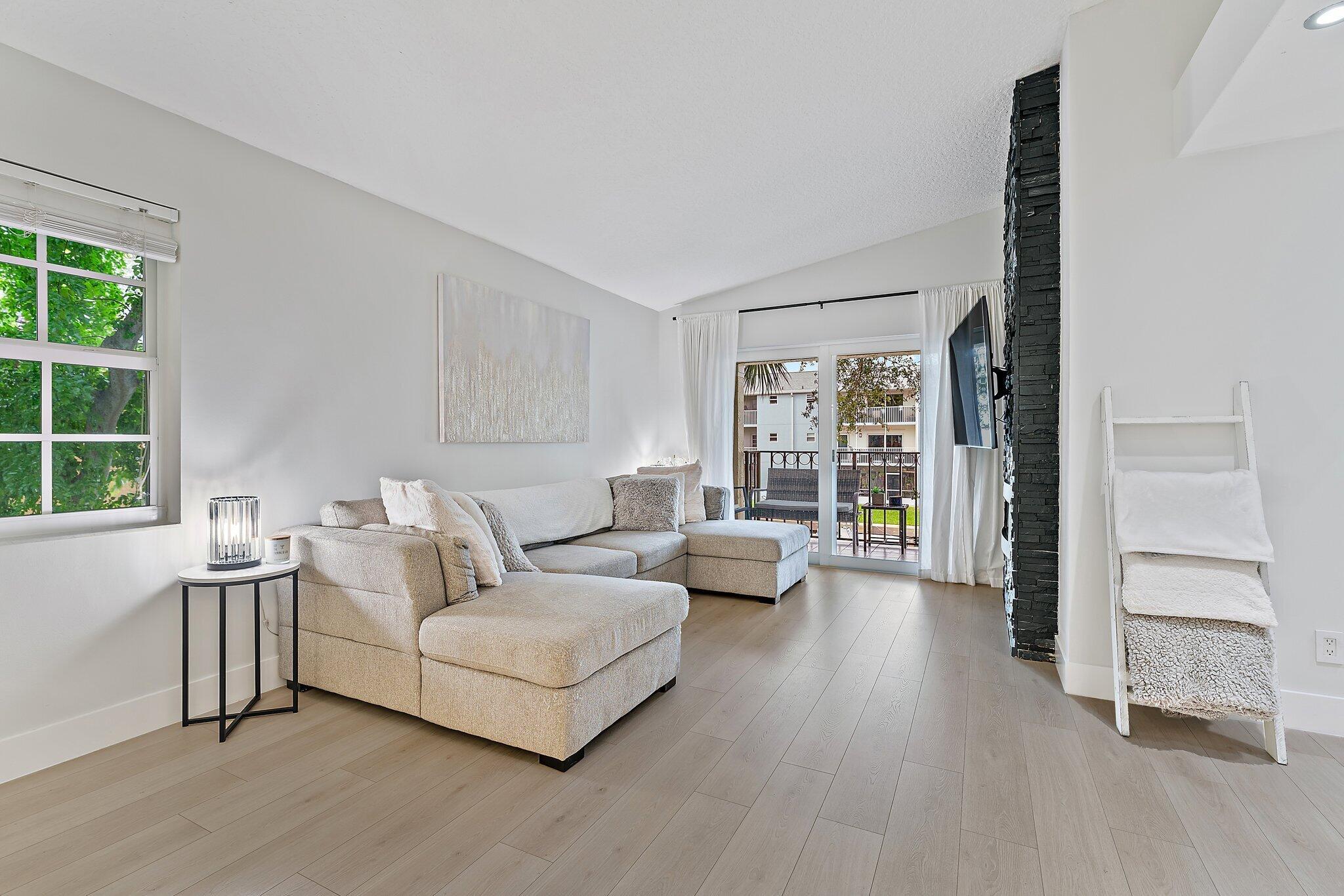 BAY REACH CONDO - Residential