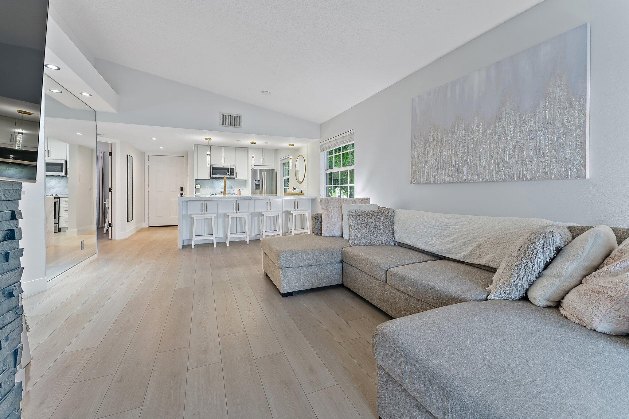 BAY REACH CONDO - Residential