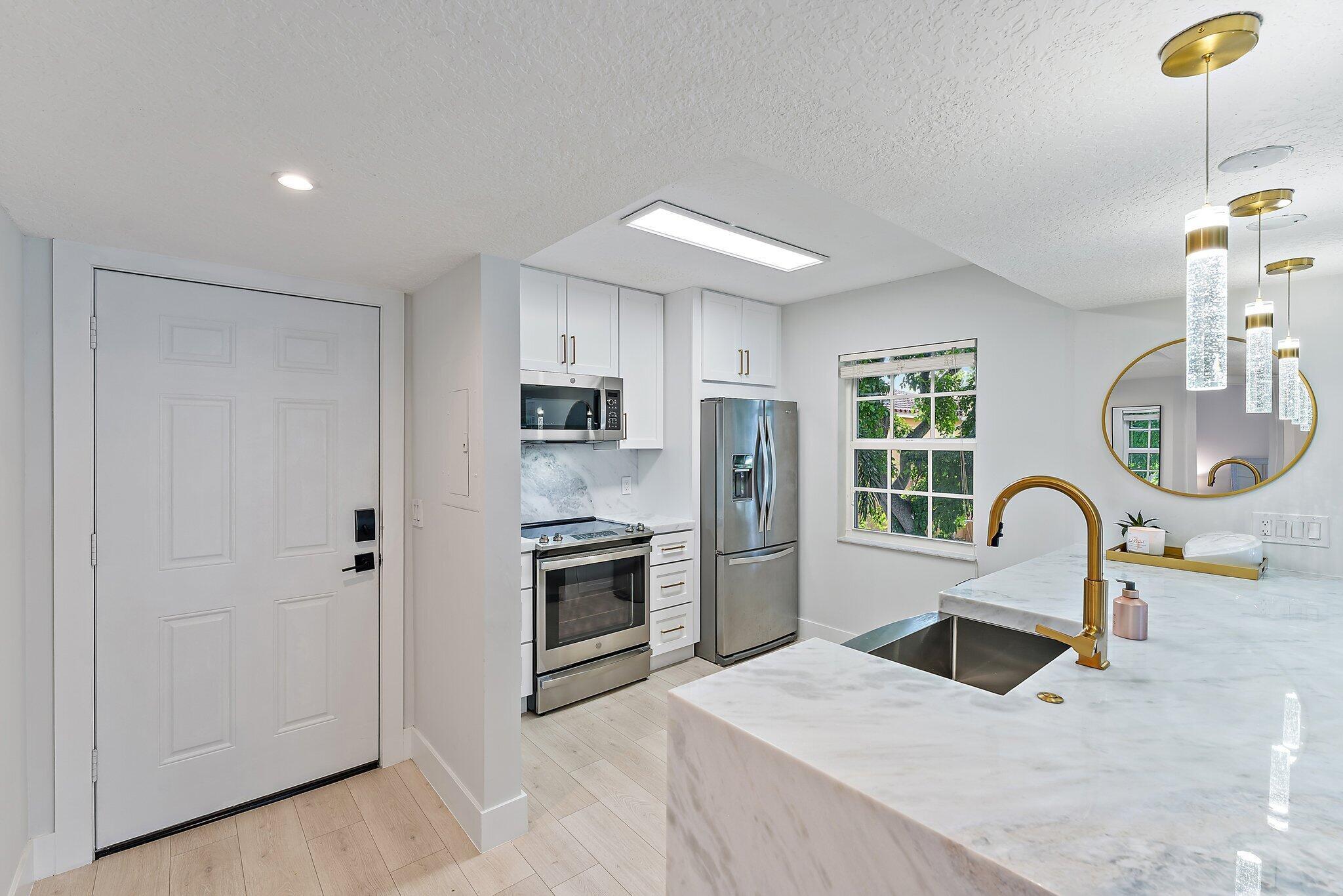 BAY REACH CONDO - Residential