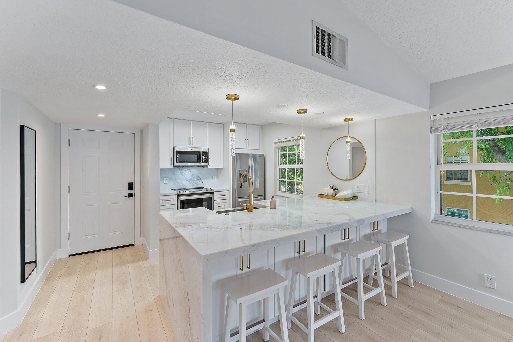 BAY REACH CONDO - Residential