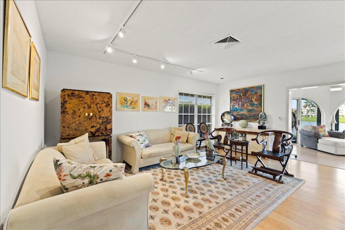 RIO VISTA VILLAS - Residential