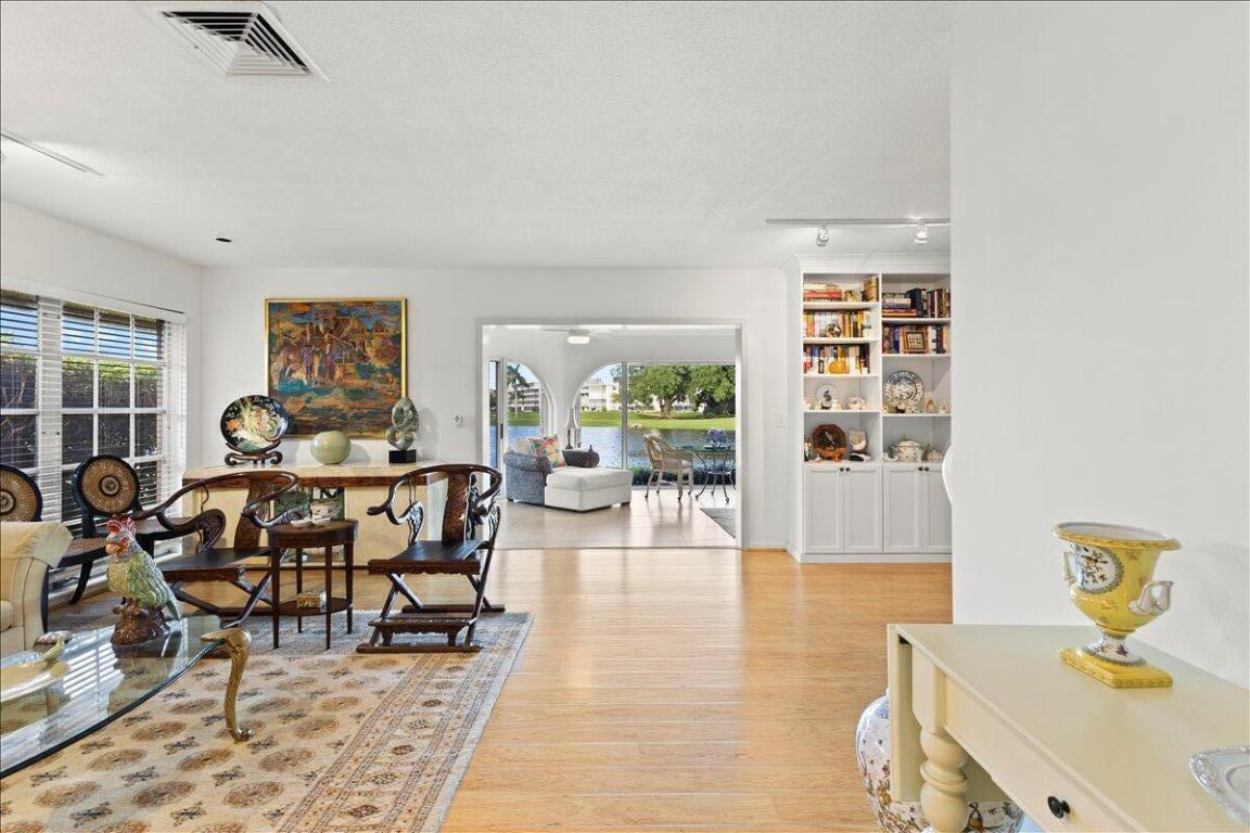 RIO VISTA VILLAS - Residential