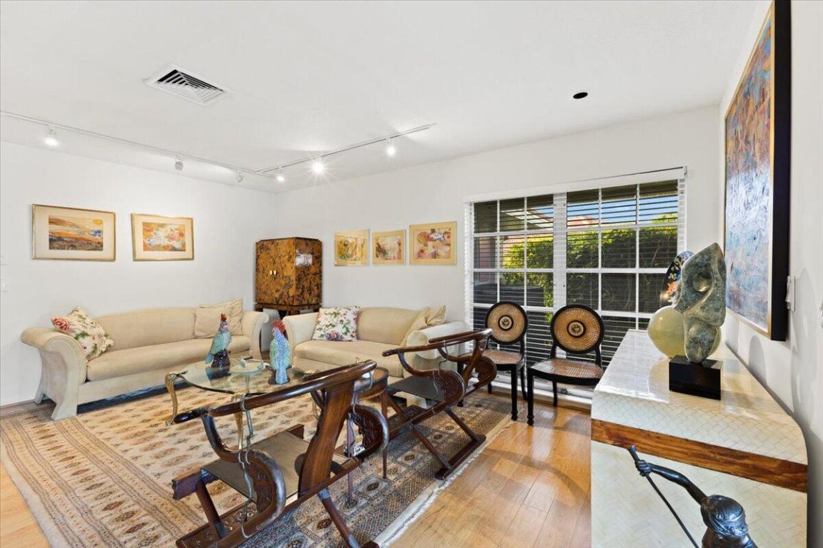 RIO VISTA VILLAS - Residential