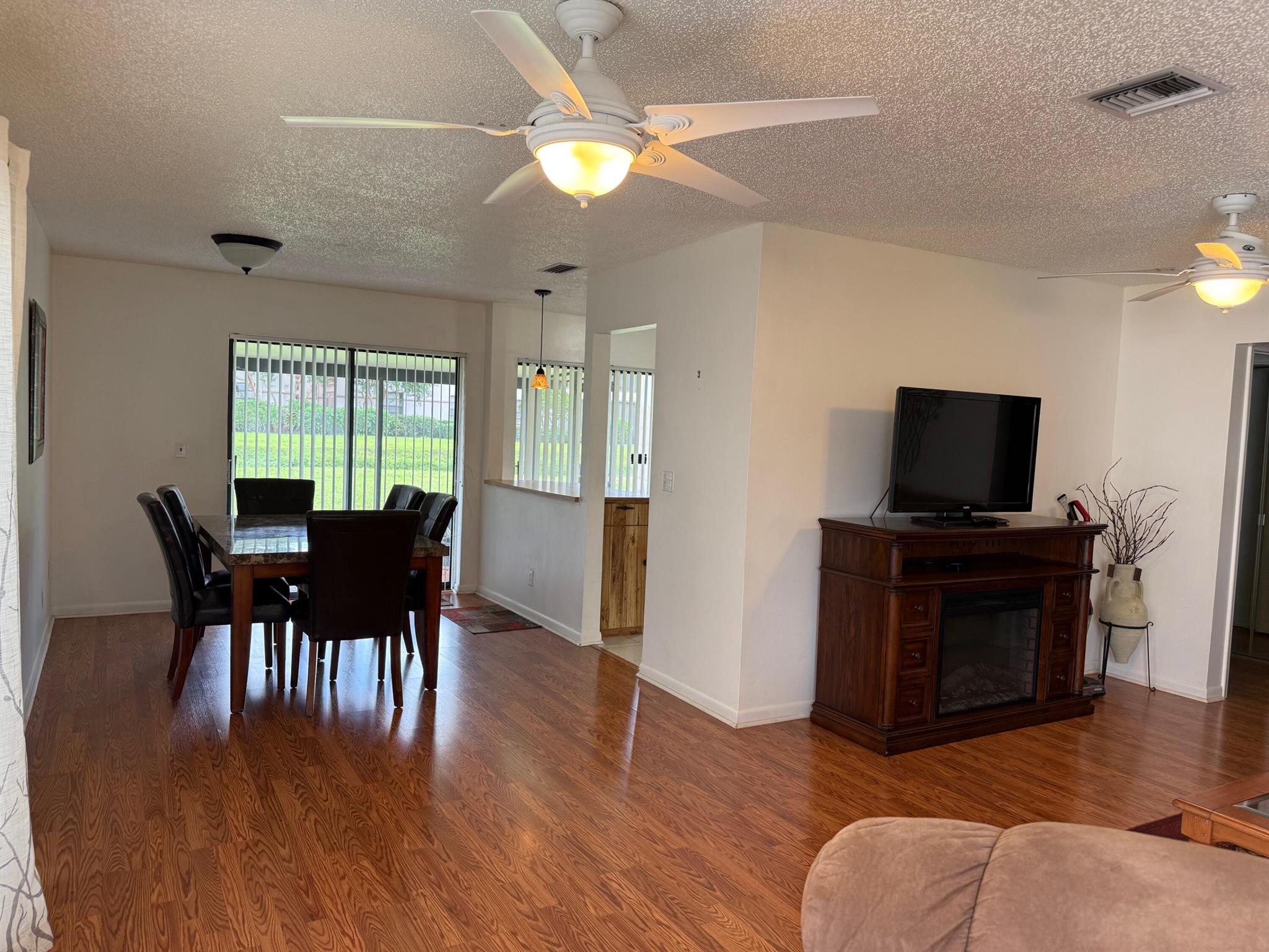 MIRROR LAKES 1 - Residential