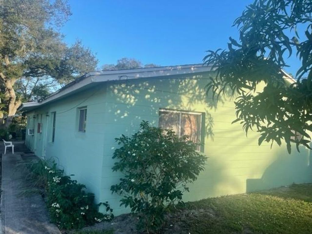 Photo of 414 N 18th Street, Fort Pierce, FL 34950 (MLS # F10518683)