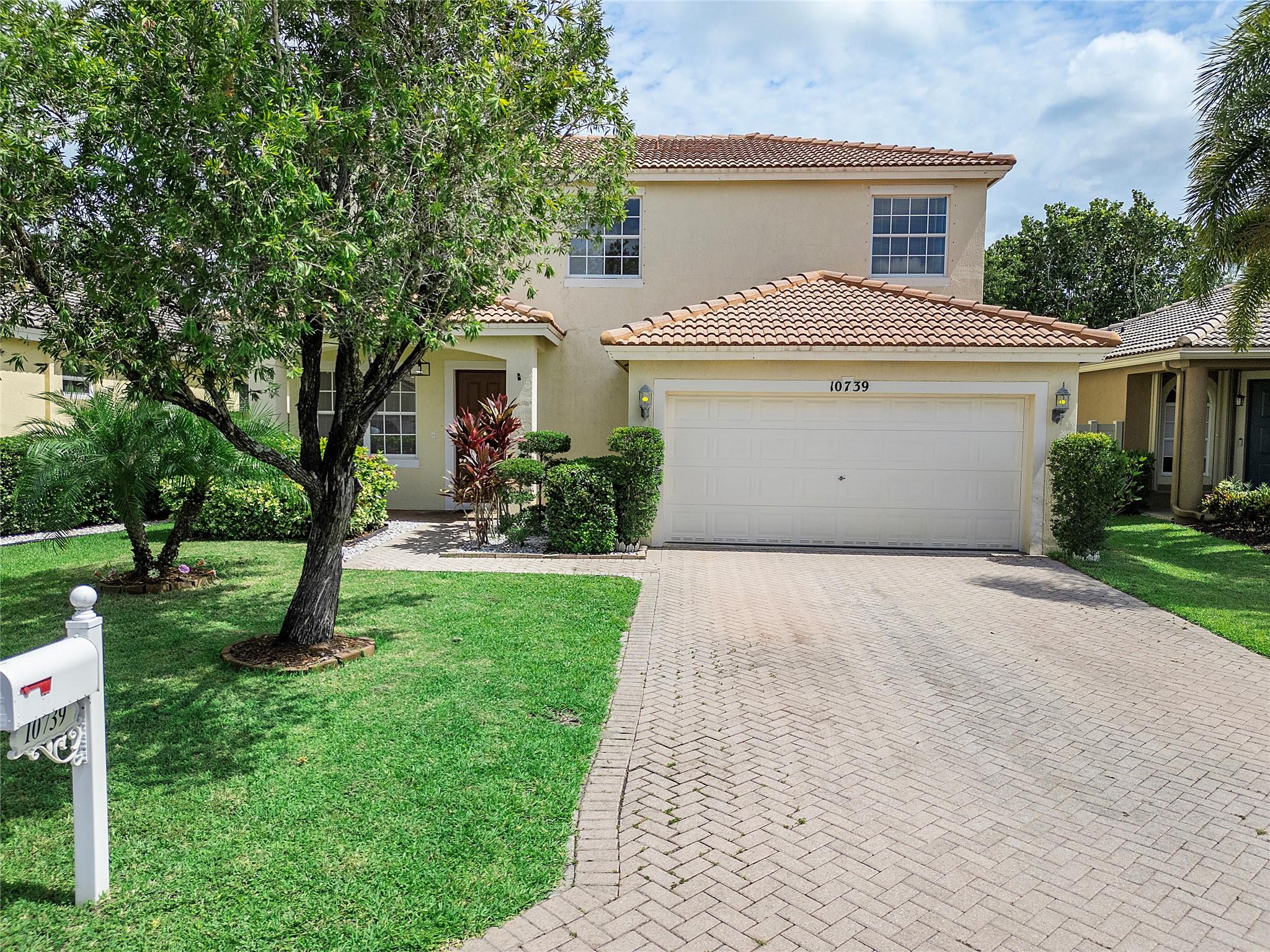 10739 Oak Bend Way