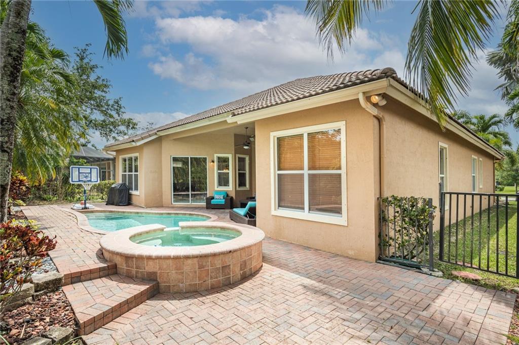 PARKLAND ISLES - Residential