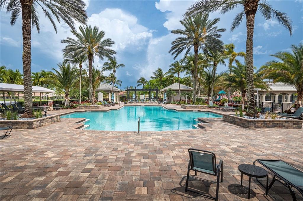 PARKLAND ISLES - Residential