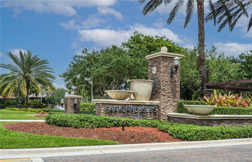 PARKLAND ISLES - Residential