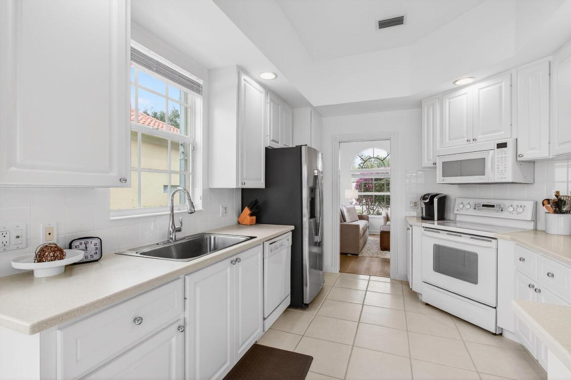 VILLAGEWALK OF WELLINGTON 1 - Residential