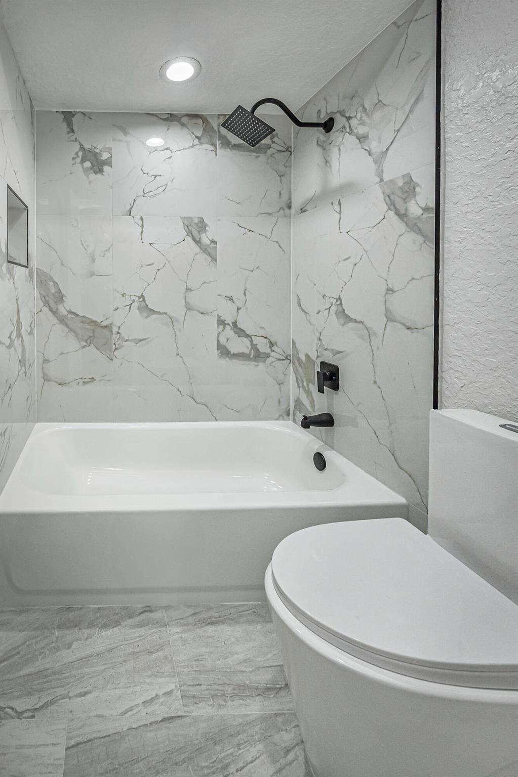 LAGO DEL REY CONDO - Residential