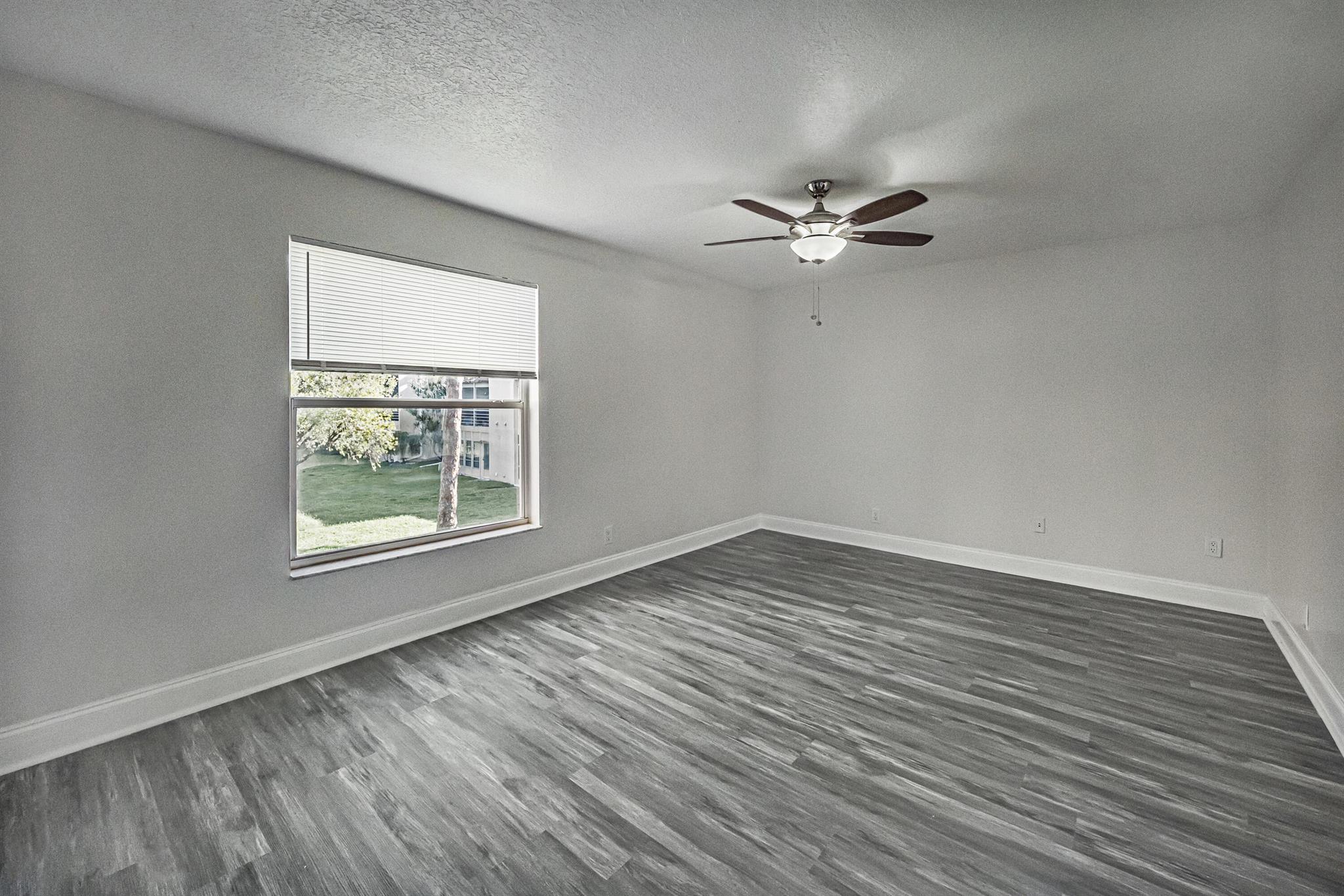 LAGO DEL REY CONDO - Residential