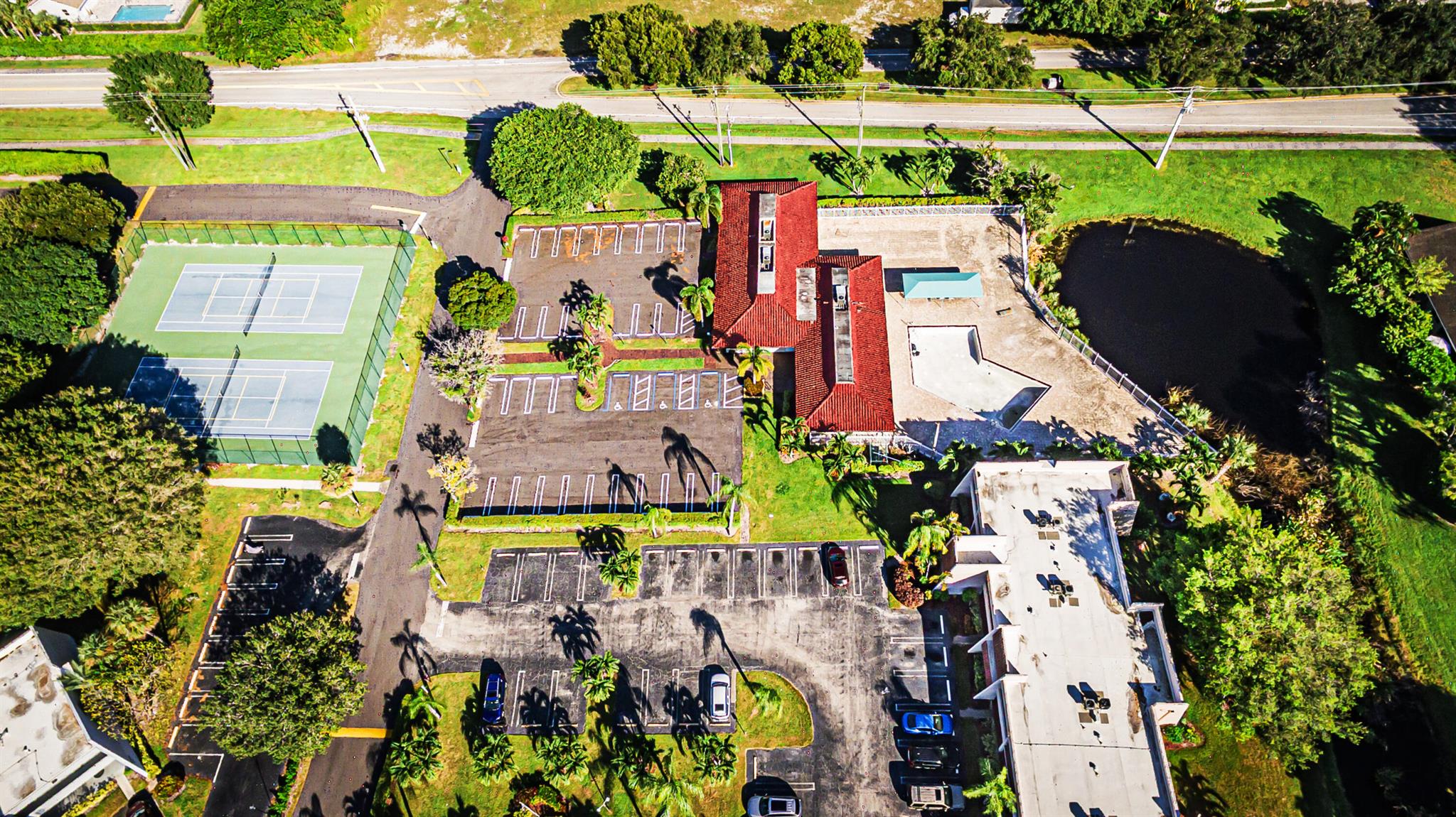 LAGO DEL REY CONDO - Residential