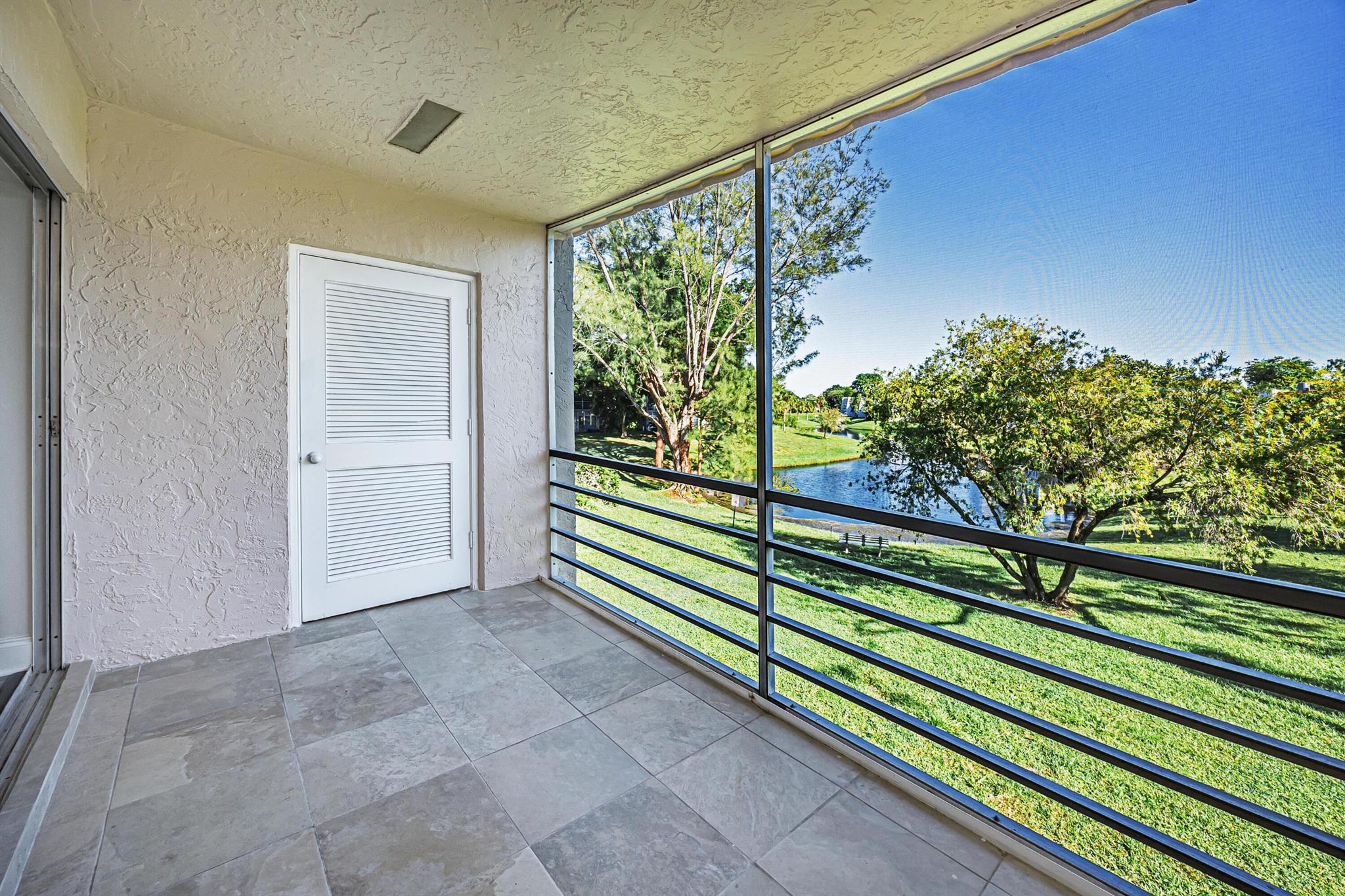 LAGO DEL REY CONDO - Residential