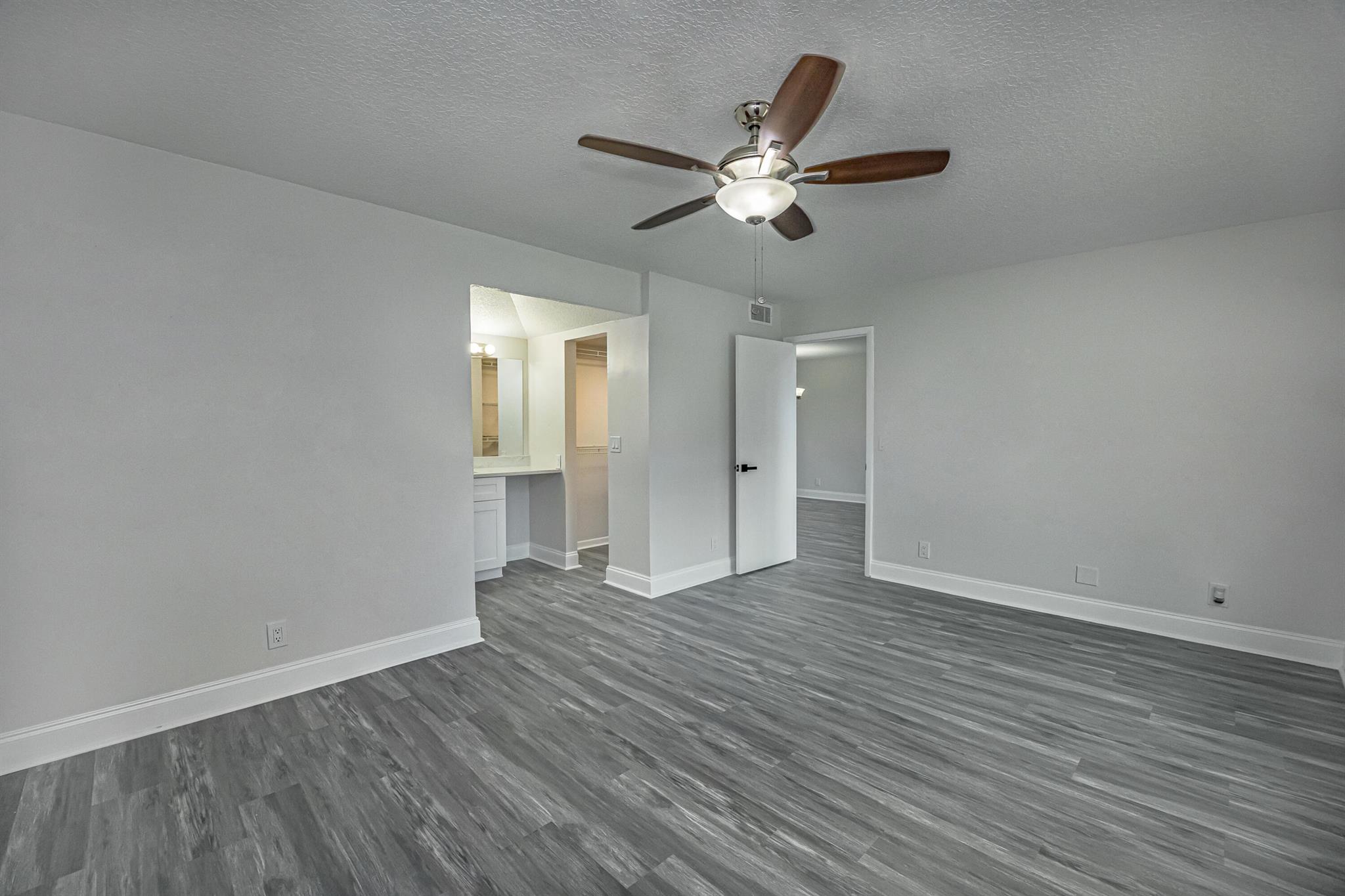 LAGO DEL REY CONDO - Residential