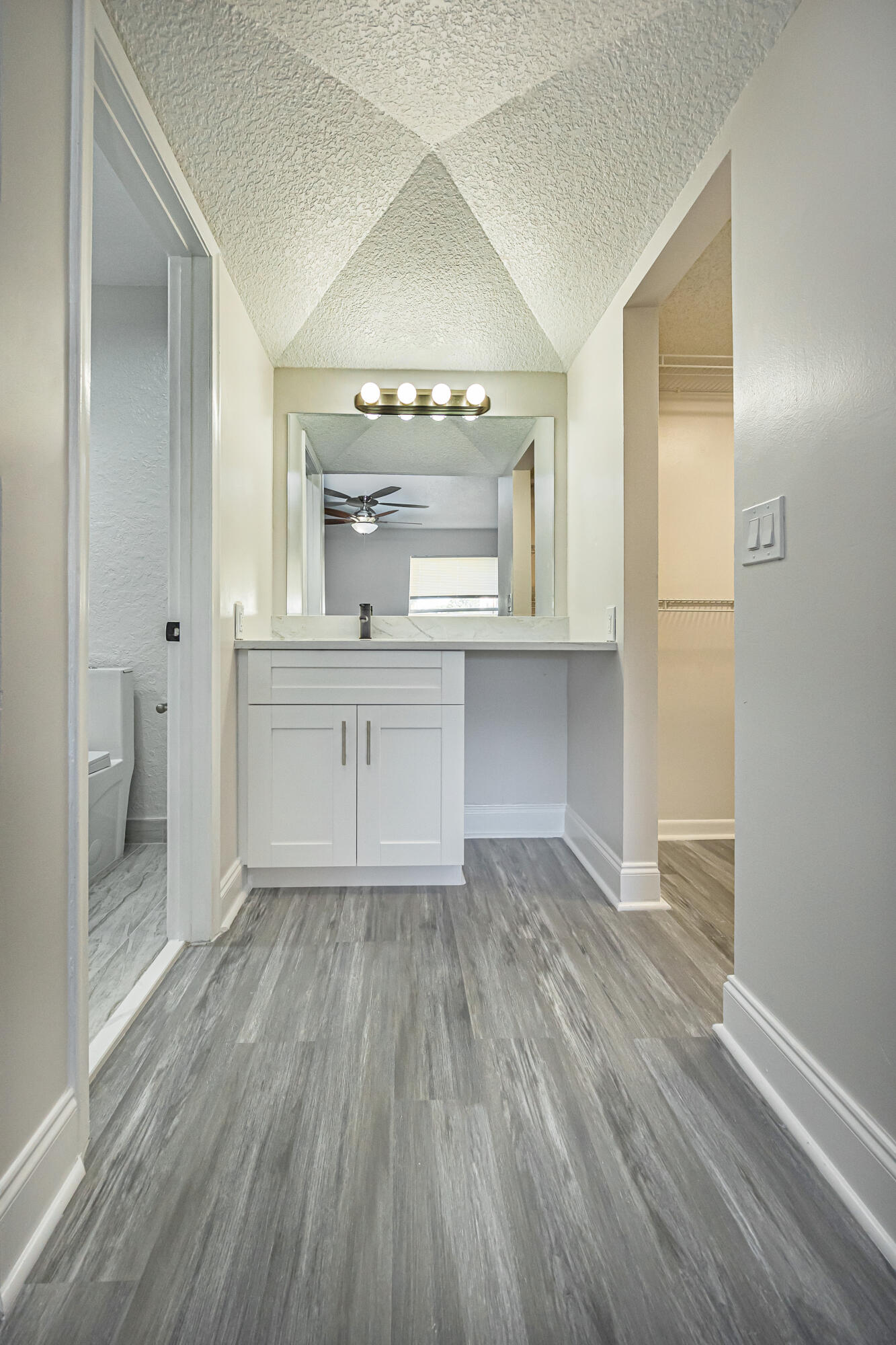 LAGO DEL REY CONDO - Residential