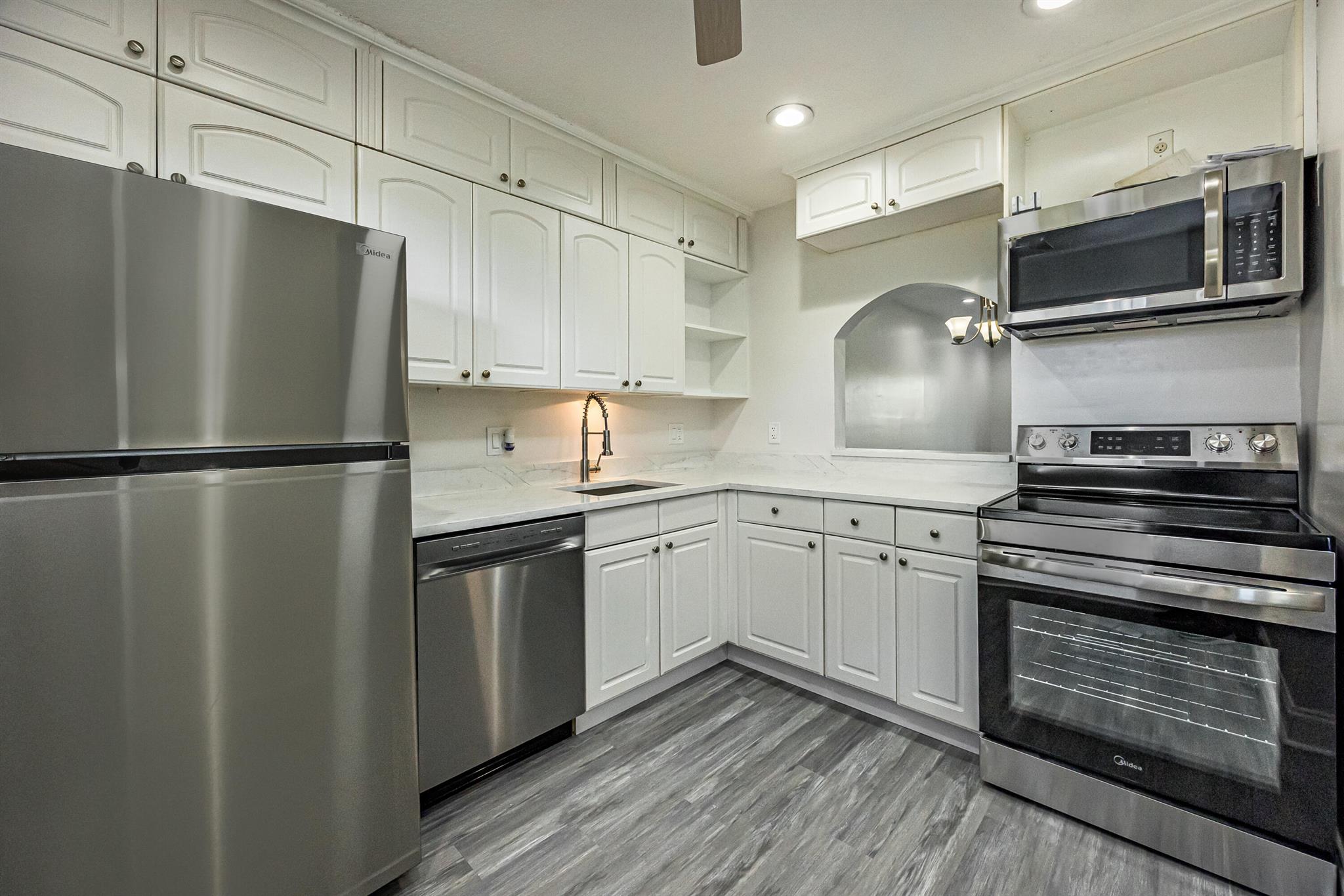 LAGO DEL REY CONDO - Residential