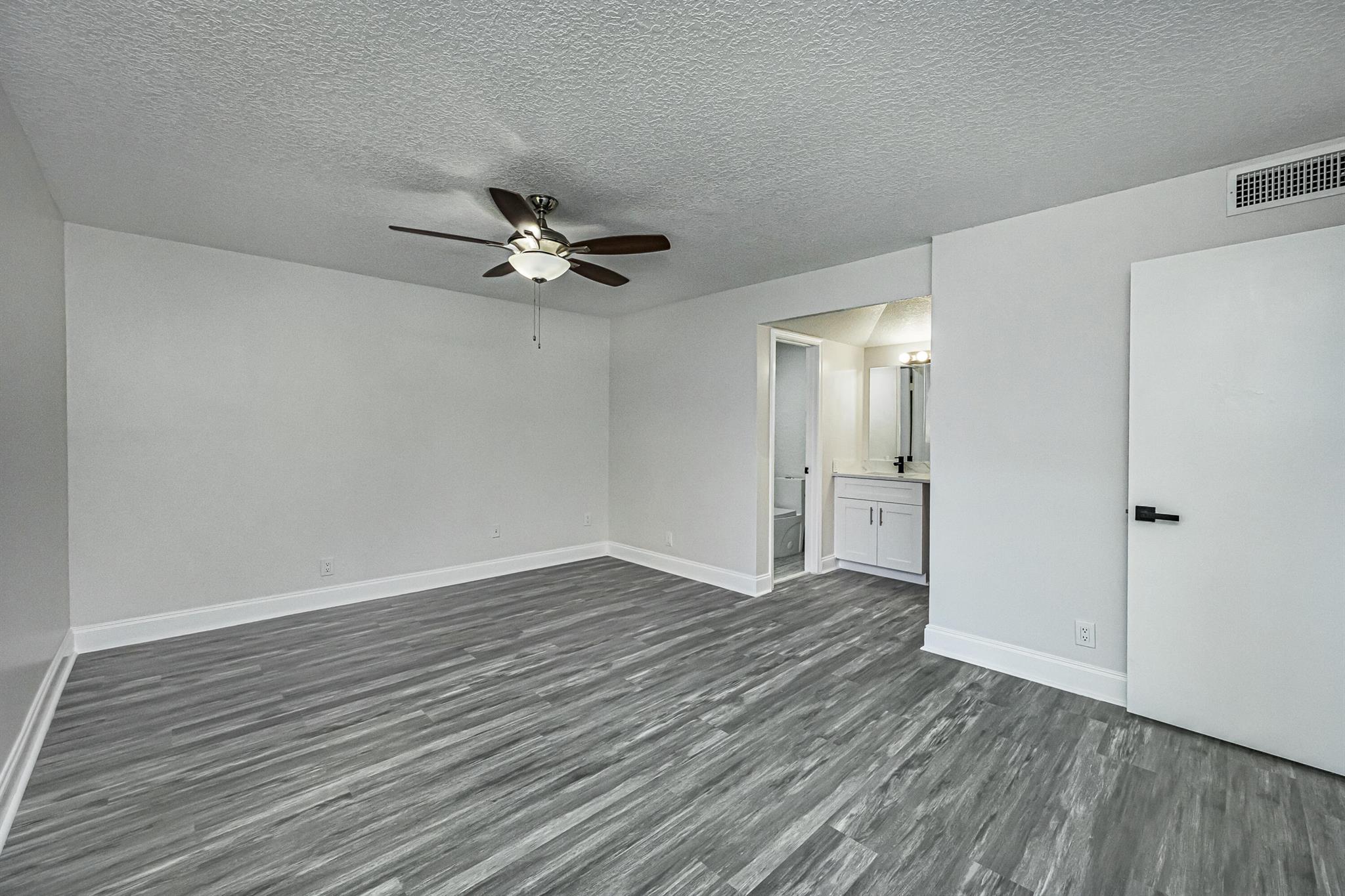LAGO DEL REY CONDO - Residential