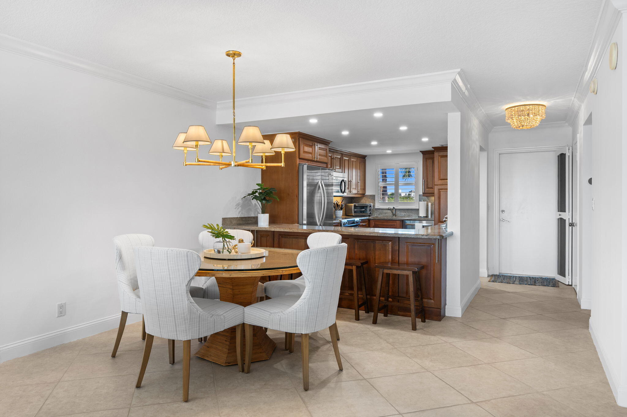 511 BAYSHORE Drive 408