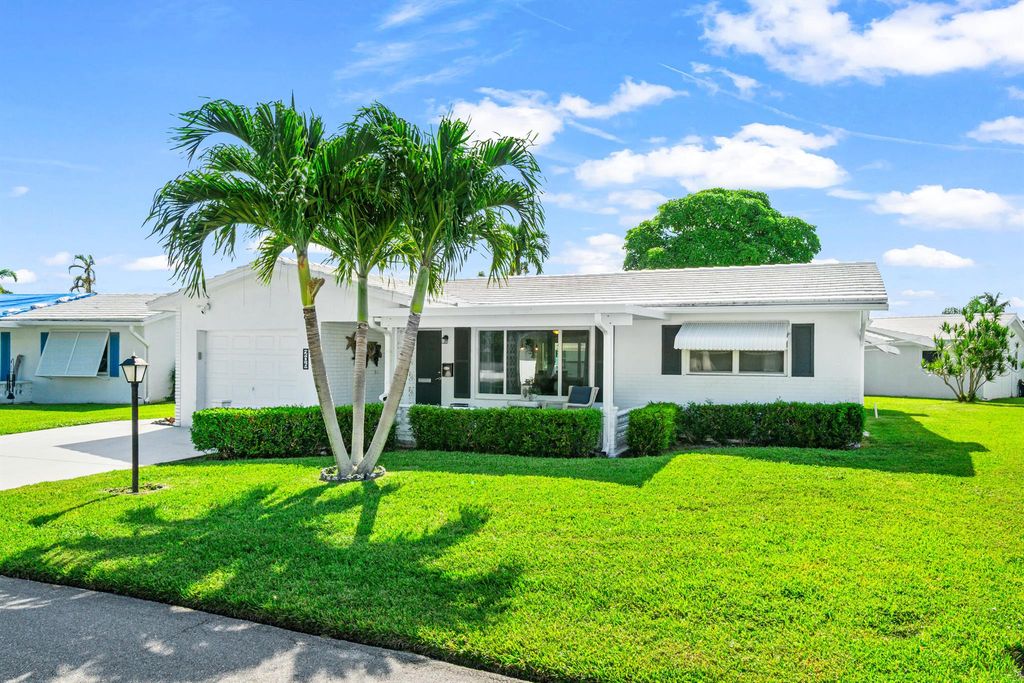 Photo of 206 SW 13th Street, Boynton Beach, FL 33426 (MLS # R11109938)