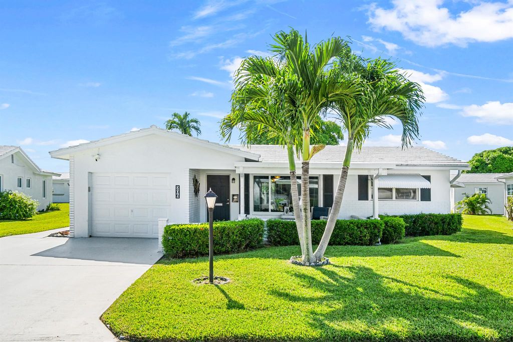 Photo of 206 SW 13th Street, Boynton Beach, FL 33426 (MLS # R11109938)