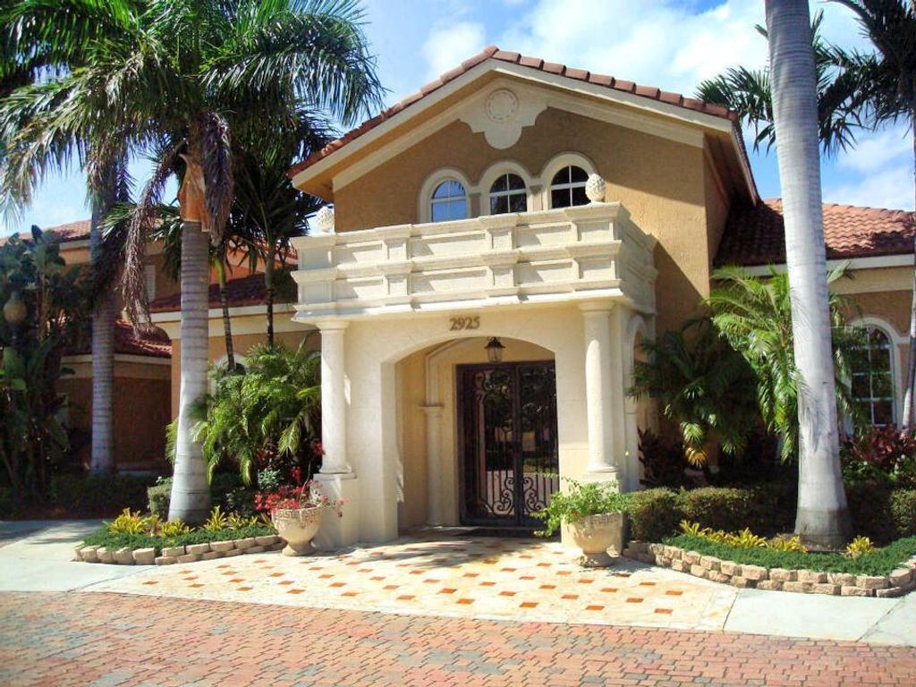 Photo of 706 Villa Circle, Boynton Beach, FL 33435 (MLS # R10943084)