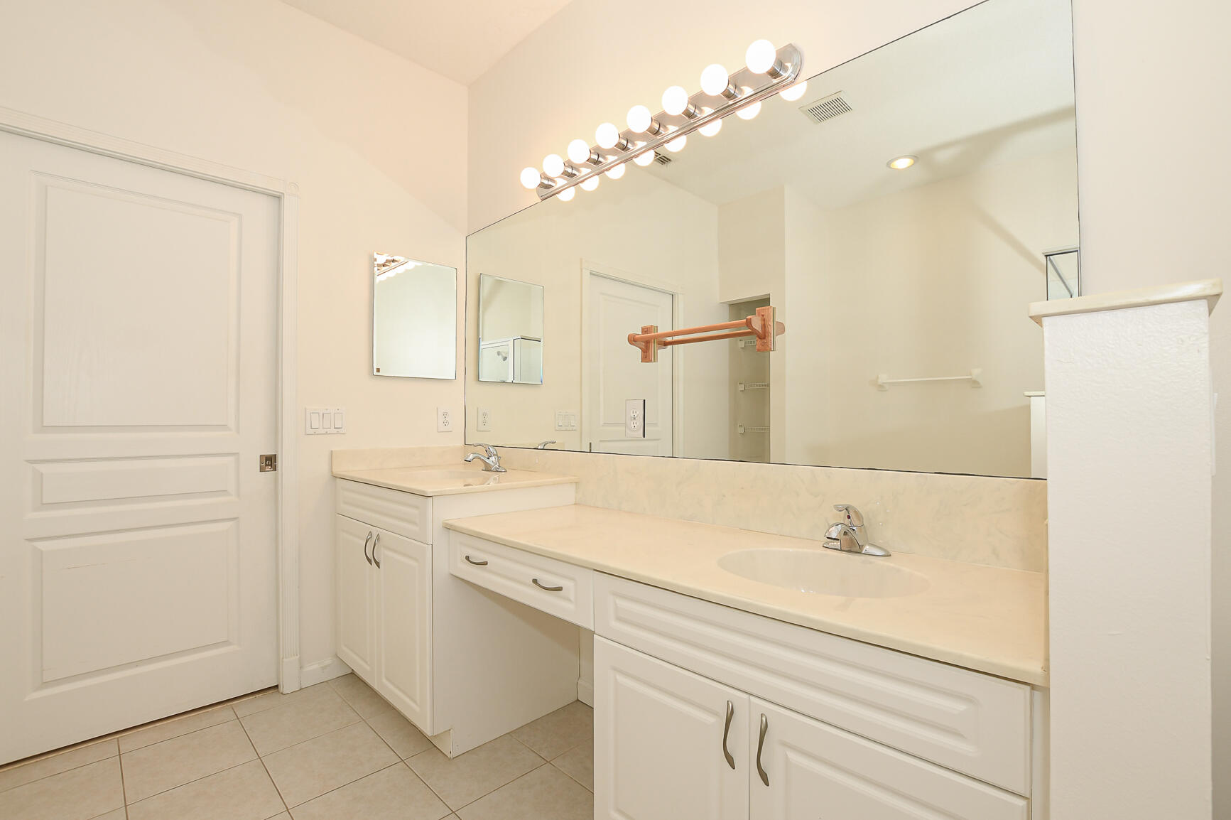 RIVER PLACE ON THE ST LUCIE NO 5 - Residential