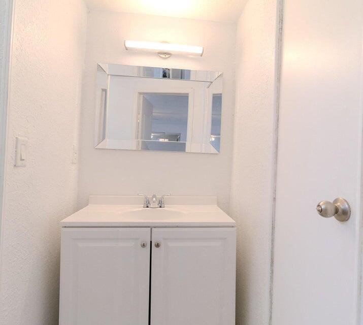 SPANISH LAKES - Residential Lease