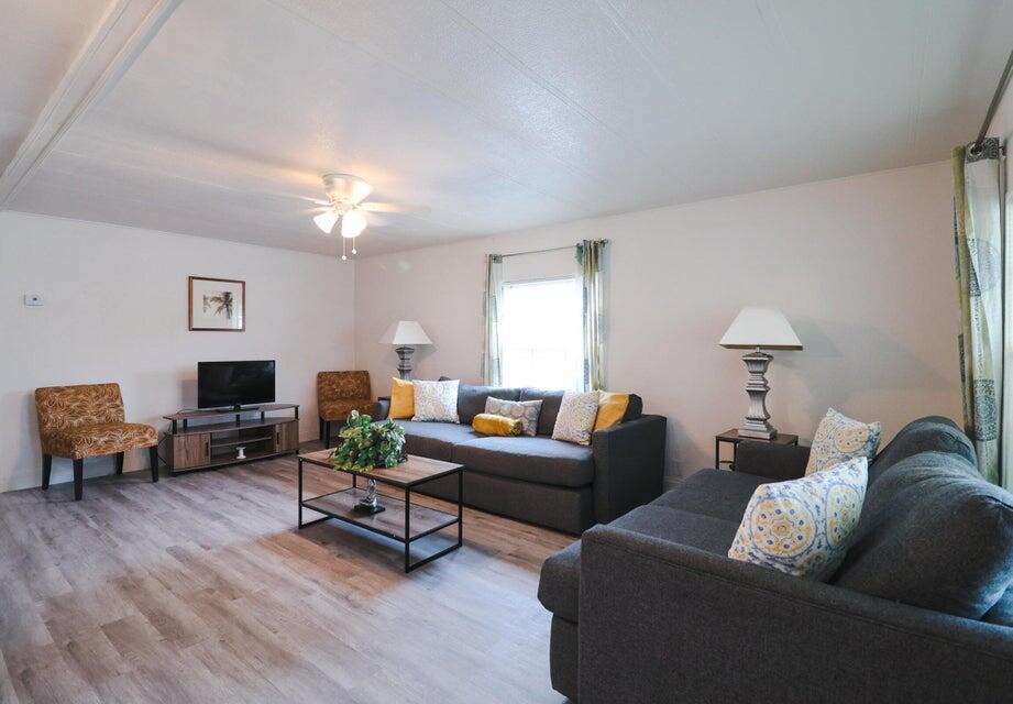 SPANISH LAKES - Residential Lease