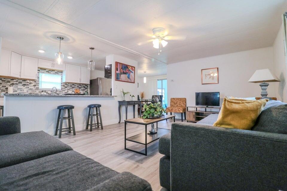 SPANISH LAKES - Residential Lease