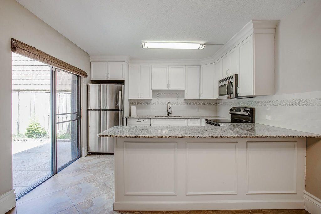 Photo of 204 2nd Court, Palm Beach Gardens, FL 33410 (MLS # R11077093)