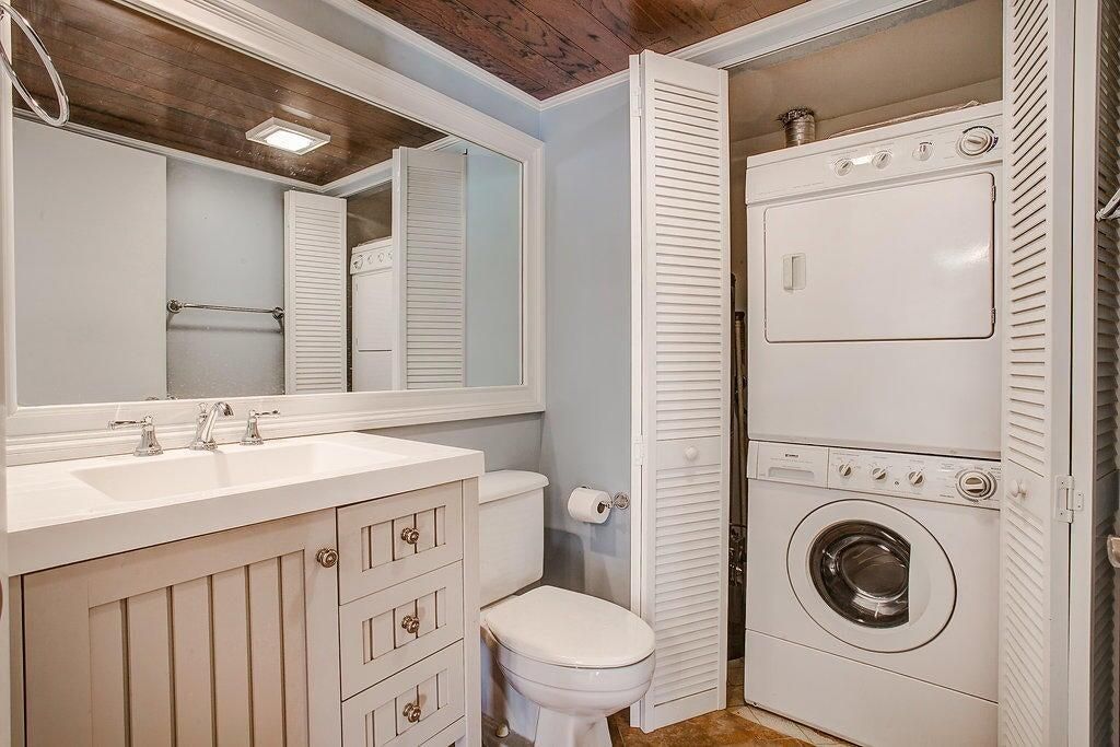 Photo of 204 2nd Court, Palm Beach Gardens, FL 33410 (MLS # R11077093)