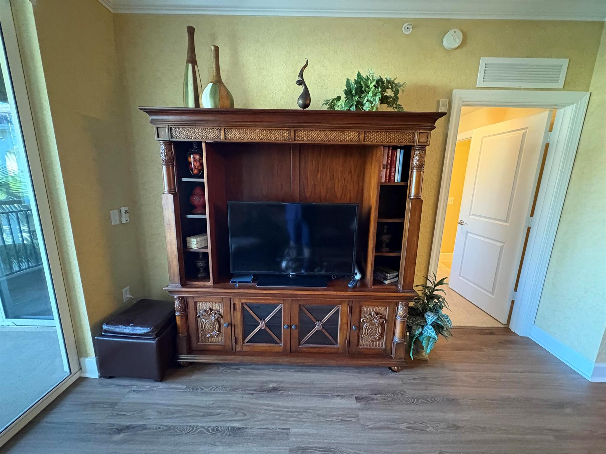 SAN RAPHAEL CONDO - Residential Lease