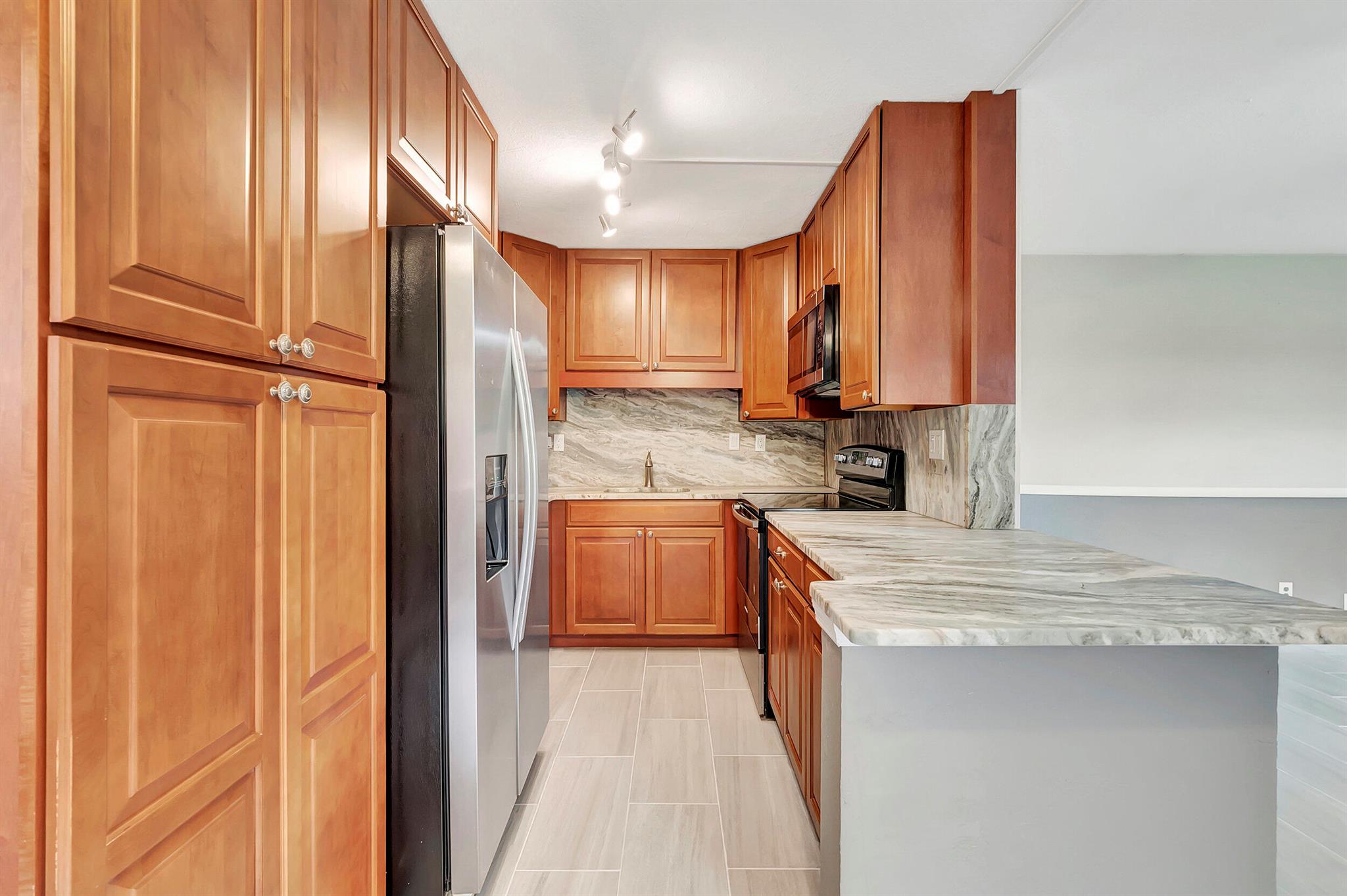 KINGS POINT FLANDERS COND - Residential