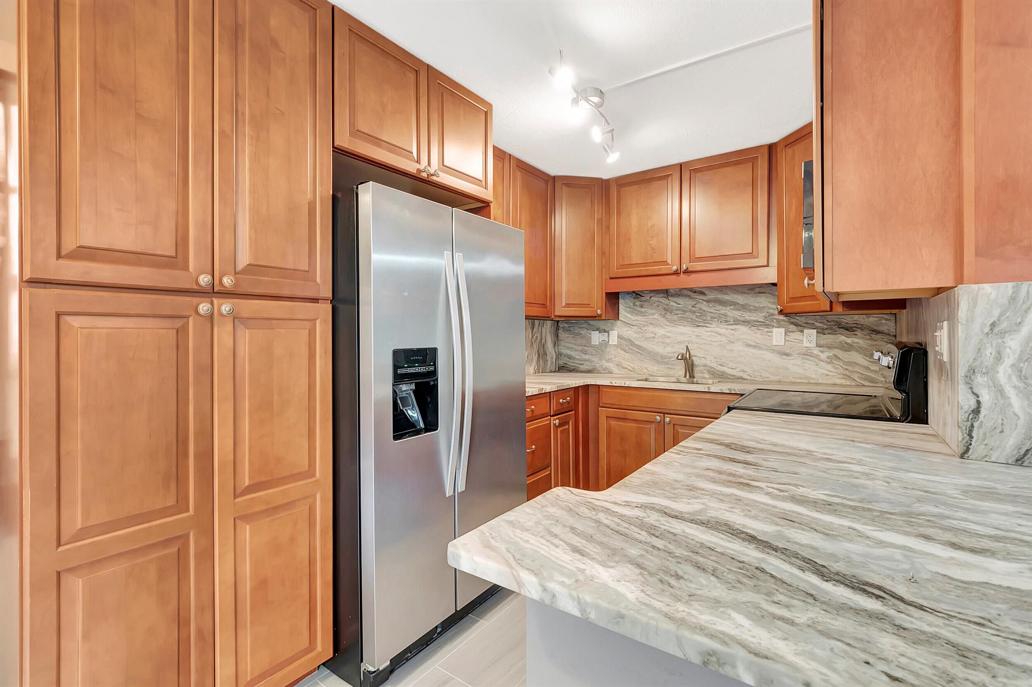 KINGS POINT FLANDERS COND - Residential