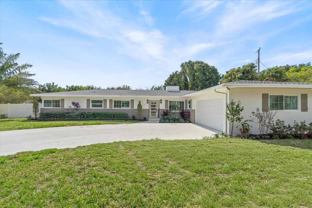 Photo of 200 NW 2nd Street, Delray Beach, FL 33444 (MLS # R11155054)