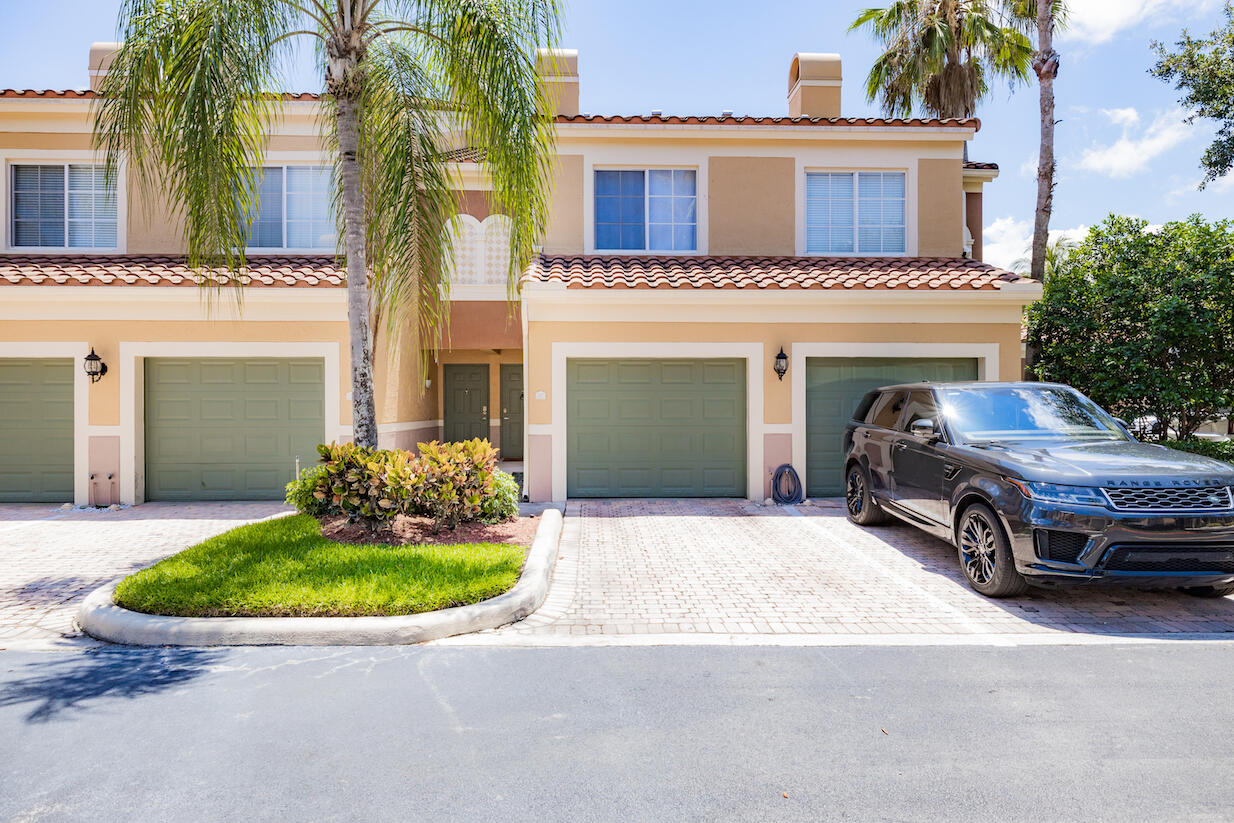 ST ANDREWS AT POLO CLUB CONDO - Residential Lease